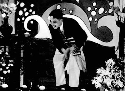 1930 cabaret violinist.jpg